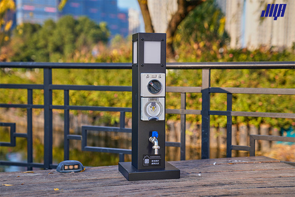極亞智能戶外智能水電樁實拍，304不銹鋼材質，IP66防水等級，適用于多種戶外場景